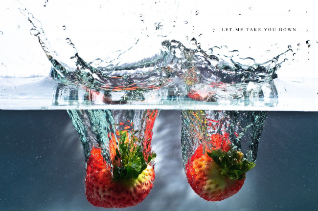 Обои картинки фото еда, клубника, земляника, макро, ягоды, вода, брызги