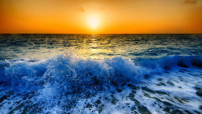 Обои картинки фото природа, восходы, закаты, океан, волны, брызги, горизонт, солнце, простор