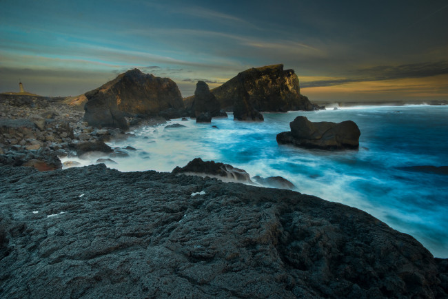 Обои картинки фото природа, побережье, океан, скалы, прибой, тучи