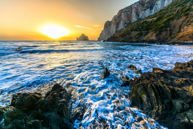 Обои картинки фото природа, восходы, закаты, океан, скалы, прибой, горизонт, солнце