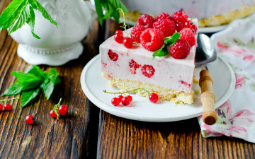 Картинка еда пироги кусок пирог ягоды ложка