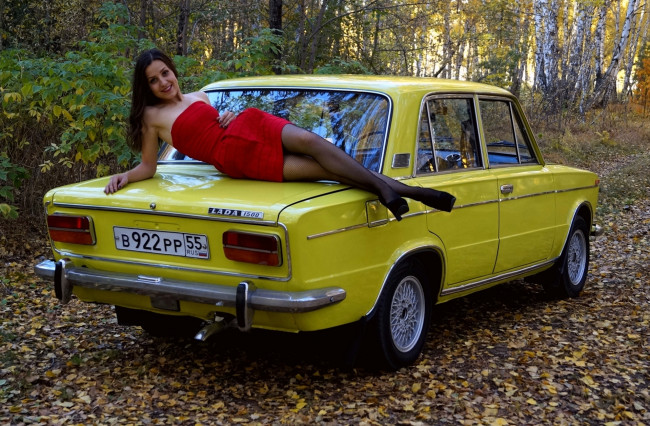 Обои картинки фото ваз- 2103, автомобили, -авто с девушками, ваз-, 2103, жигули, лада, автомобиль, девушка
