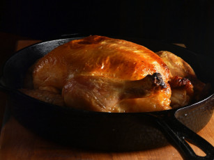 Картинка еда мясные блюда румяная корочка курица жаровня