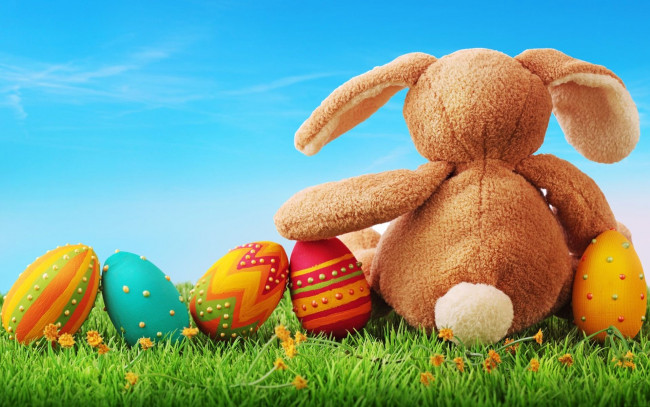 Обои картинки фото праздничные, пасха, трава, цветы, крашенки, пасхальные, яйца, игрушка, кролик