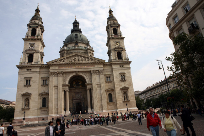Обои картинки фото города, будапешт , венгрия, собор, туристы
