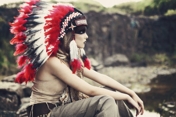 Картинка разное маски +карнавальные+костюмы перья дикий запад тропа войны индианка девушка