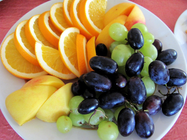 Обои картинки фото еда, фрукты,  ягоды, апельсины, виноград, персики