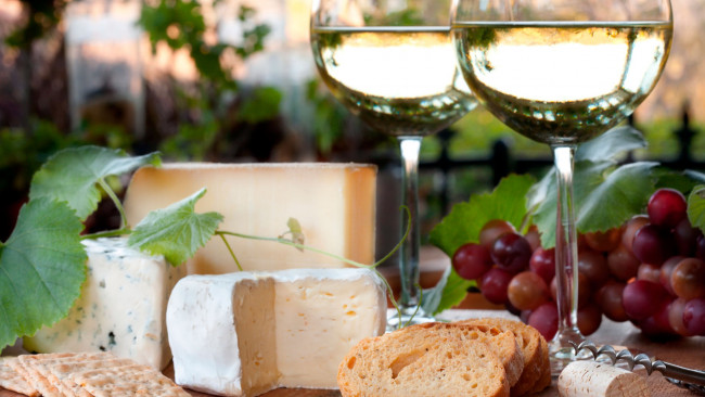 Обои картинки фото еда, разное, хлеб, сыр, виноград, печенье, вино