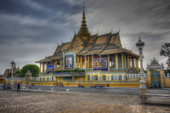обоя royal palace,  phnom penh,  cambodia, города, - столицы государств, площадь, дорога, дворец