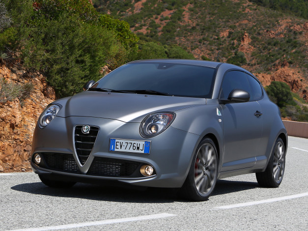 Обои картинки фото автомобили, alfa romeo, 2014, г, alfa, romeo, 955, quadrifoglio, темный, mito, verde