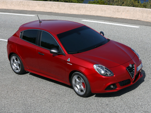 Обои картинки фото автомобили, alfa romeo, alfa, romeo, giulietta, quadrifoglio, verde, 940, 2014, г, красный