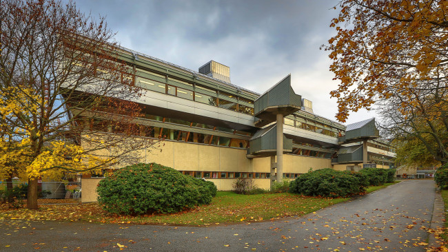 Обои картинки фото stockholm university library, города, - здания,  дома, парк, дорога, здание