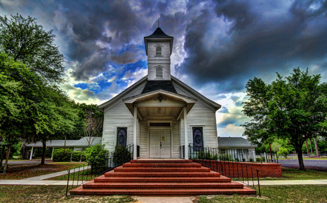 Обои картинки фото ellabell methodist church - ellabell,  georgia,  usa, города, - буддийские и другие храмы, площадь, храм