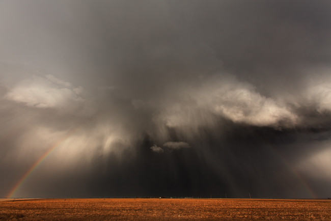 Обои картинки фото природа, стихия, панорама, тучи, поле, буря, шторм, радуга
