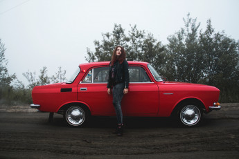 Картинка москвич-+2140 автомобили -авто+с+девушками автомобиль москвич- 2140 девушка красный классика