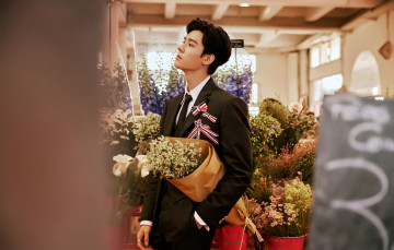 обоя мужчины, gong jun | simon gong, актер, пиджак, ленты, цветы