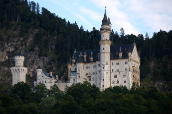 обоя замок, нойшванштайн, бавария, германия, города, башни, лес, белый, каменный