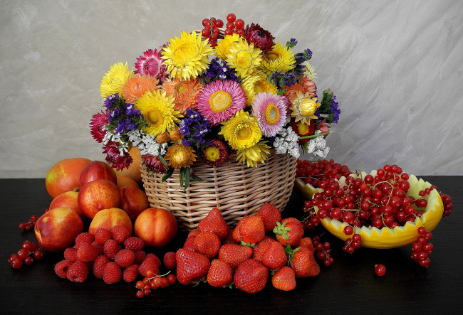 Обои картинки фото еда, фрукты, ягоды, клубника, малина, смородина, нектарины
