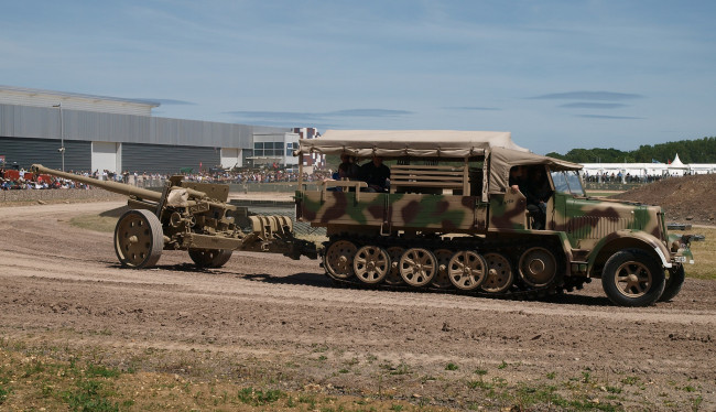 Обои картинки фото sd, kfz,  7 & 88mm pak 43, техника, военная техника, тяжёлый, грузовик, орудие