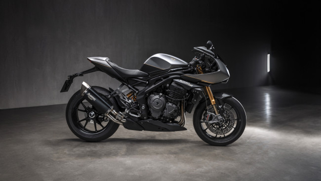 Обои картинки фото triumph speed triple 1200 rr breitling edition 2025, мотоциклы, triumph, speed, triple, 1200rr, breitling, edition