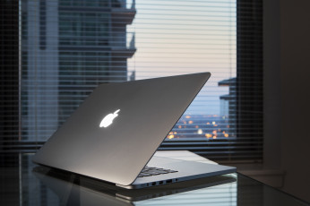 Картинка компьютеры мониторы ноутбуки apple macbook pro retina ноутбук окно стол
