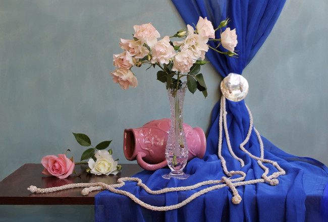 Обои картинки фото цветы, розы, штора, ваза, букет
