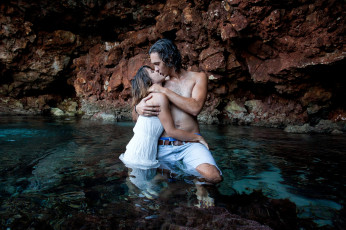 Картинка разное мужчина+женщина парень девушка в воде поцелуй любовь