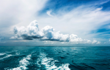 Картинка природа моря океаны горизонт вода волны облака тучи океан