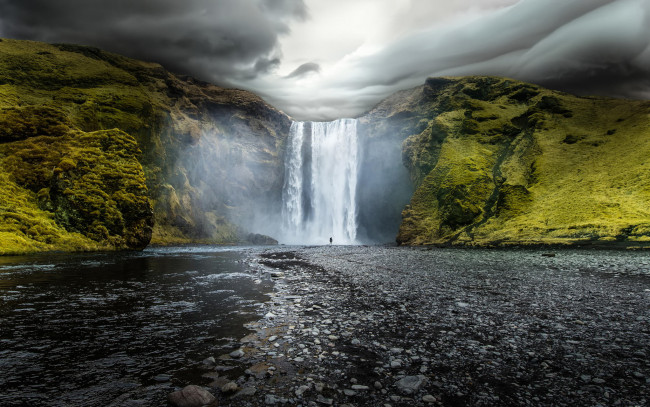 Обои картинки фото природа, водопады, облака, вода, скалы, река, скогафосс, водопад, iceland, skogafoss, исландия