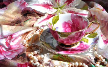 Картинка разное посуда +столовые+приборы +кухонная+утварь платок чашка блюдце ожерелье лилия