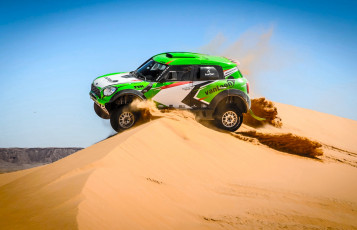 Картинка спорт авторалли x-raid холмы скорость зеленый mini cooper ралли дюна raid день rally гонка пыль песок