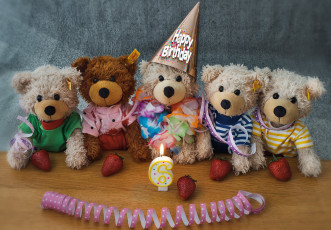 обоя праздничные, день рождения, плюшевые, медвежата, свеча, клубника
