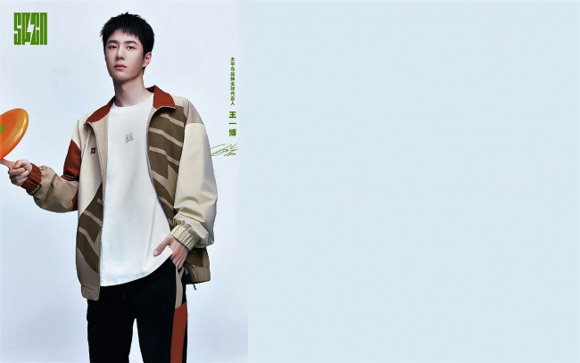 Обои картинки фото мужчины, wang yi bo, куртка, футболка, палец