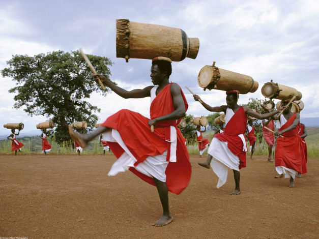 Обои картинки фото gitaga, drummers, highlands, of, burundi, africa, разное, люди