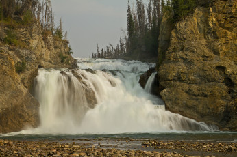 Картинка smith river falls природа водопады fort halkett provincial park british columbia canada канада поток скалы