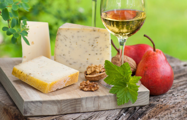 Обои картинки фото cheese, еда, натюрморт, сыр, груши, вино, бокал