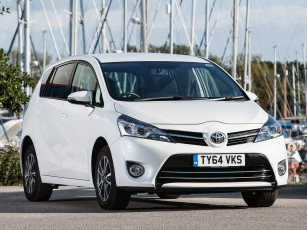 Картинка автомобили toyota светлый 2013г uk-spec verso