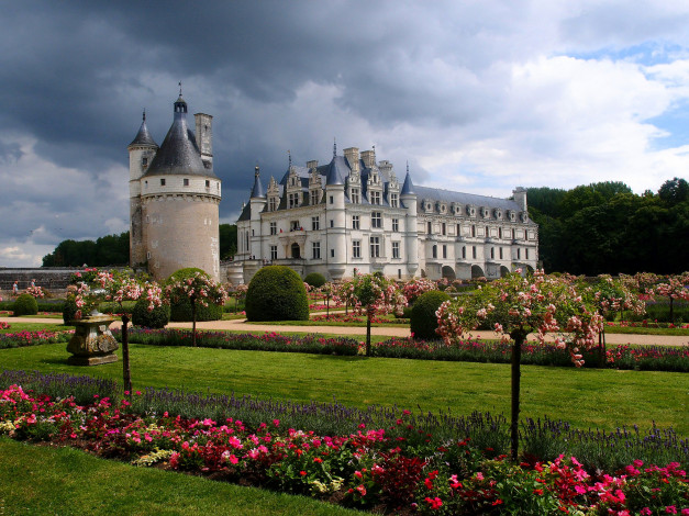 Обои картинки фото chateau de chenonceau, города, - дворцы,  замки,  крепости, газон, замок, парк, клумбы