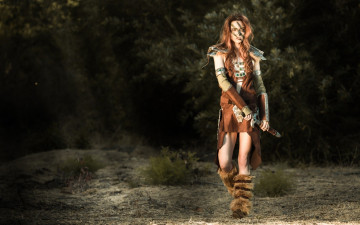Картинка девушки -+креатив +косплей рыжая костюм меч лес