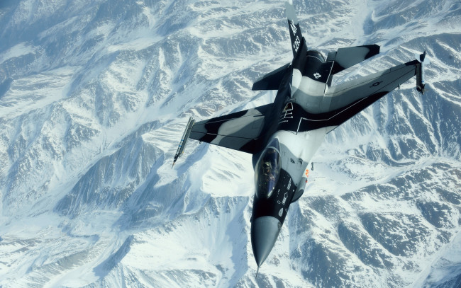 Обои картинки фото авиация, боевые, самолёты, снег, горы, истребитель, летит, самолёт