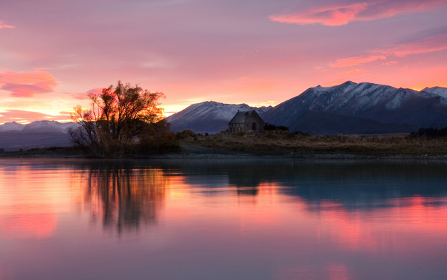 Обои картинки фото lake, tekapo, new, zealand, природа, реки, озера, пейзаж, дерево, новая, зеландия, озеро, закат, горы, церковь