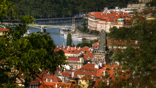 Обои картинки фото prague, города, прага , Чехия, река, крыши, мост