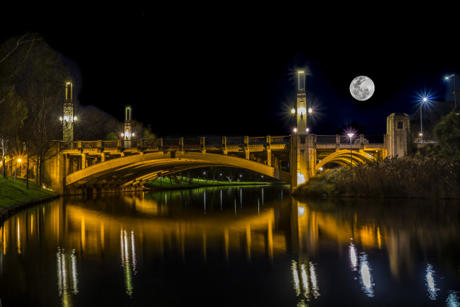 Обои картинки фото river torrens, города, - мосты, река, луна, мост, ночь