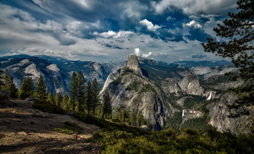 Картинка природа горы камни панорама калифорния деревья склон скалы yosemite national park лес сша возвышенность йосемити облака