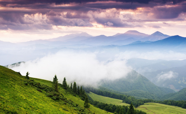 Обои картинки фото природа, пейзажи, горы, небо, луга, долина, туман, облака