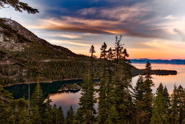 Обои картинки фото природа, реки, озера, горы, деревья, островок, озеро, закат, калифорния, лес, сша, lake, tahoe, вечер, тахо