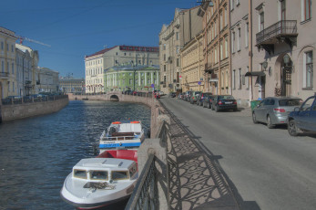 Картинка города санкт петербург петергоф россия лодки дома канал