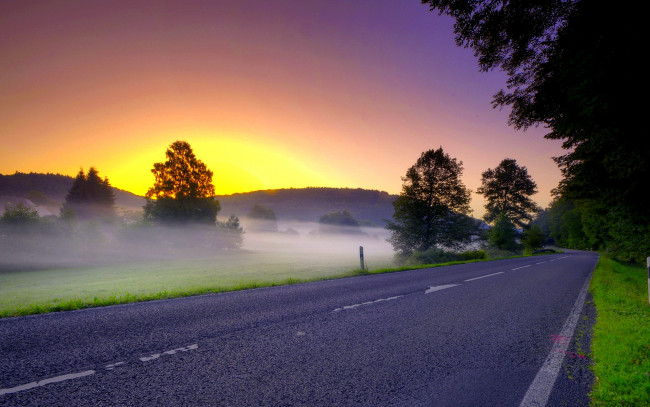 Обои картинки фото природа, дороги, шоссе, лес, поле, туман