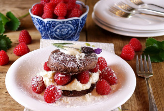 Картинка еда пирожные кексы печенье food сладкое cream крем dessert малина пирожное торт десерт raspberries cake