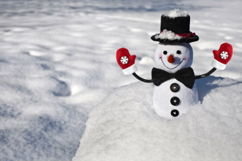 Картинка праздничные снеговики варежки бабочка снег улыбка позитив зима настроения пуговицы снежинки фон